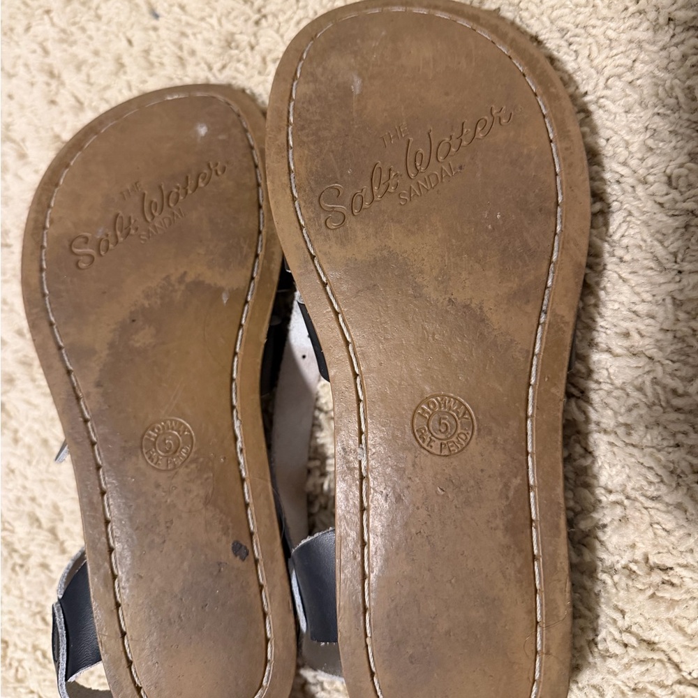 Kids 5, Womens 7 Black salt water Sandals - Picture 4 of 6